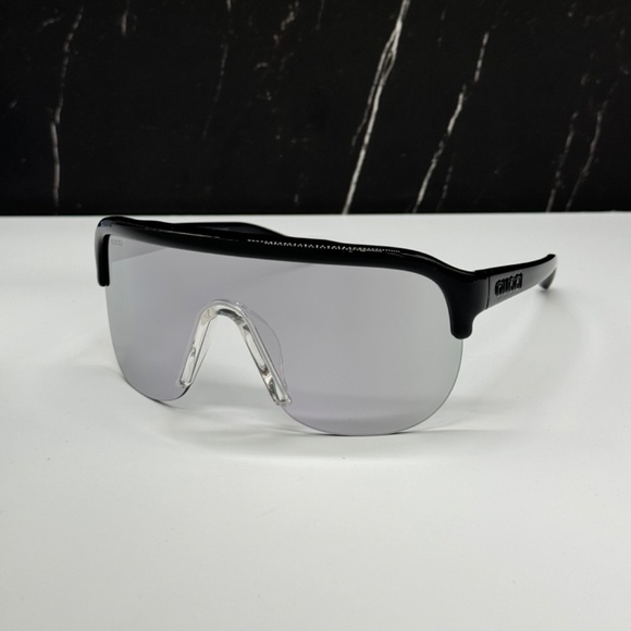 NEW GUCCI MASK SUNGLASSES, AUTHENTIC UNISEX GUCCI SHIELD EYEWEAR - Picture 4 of 13